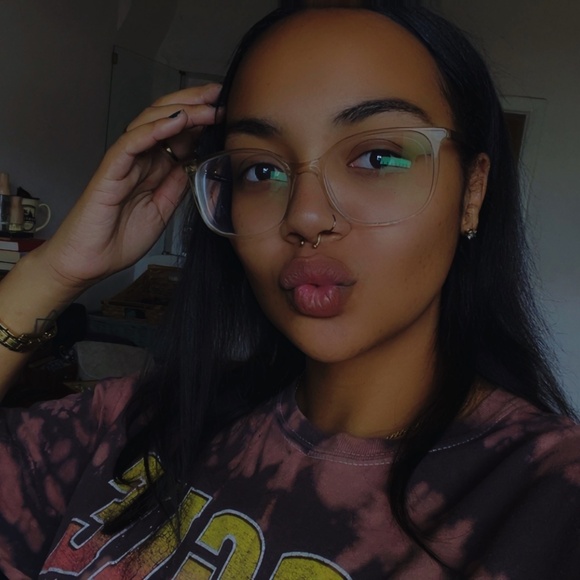 Meet your Posher, Miriam - Picture 1 of 1